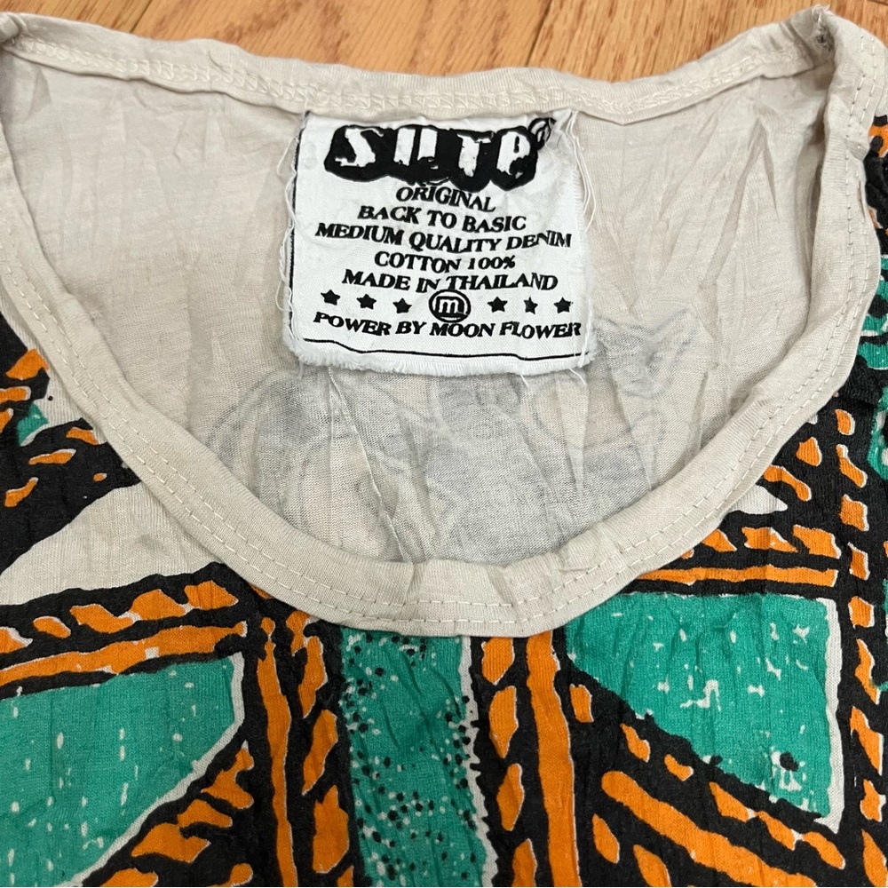 Sure Design Back To Basic Graphic Tank Top - Picture 5 of 7